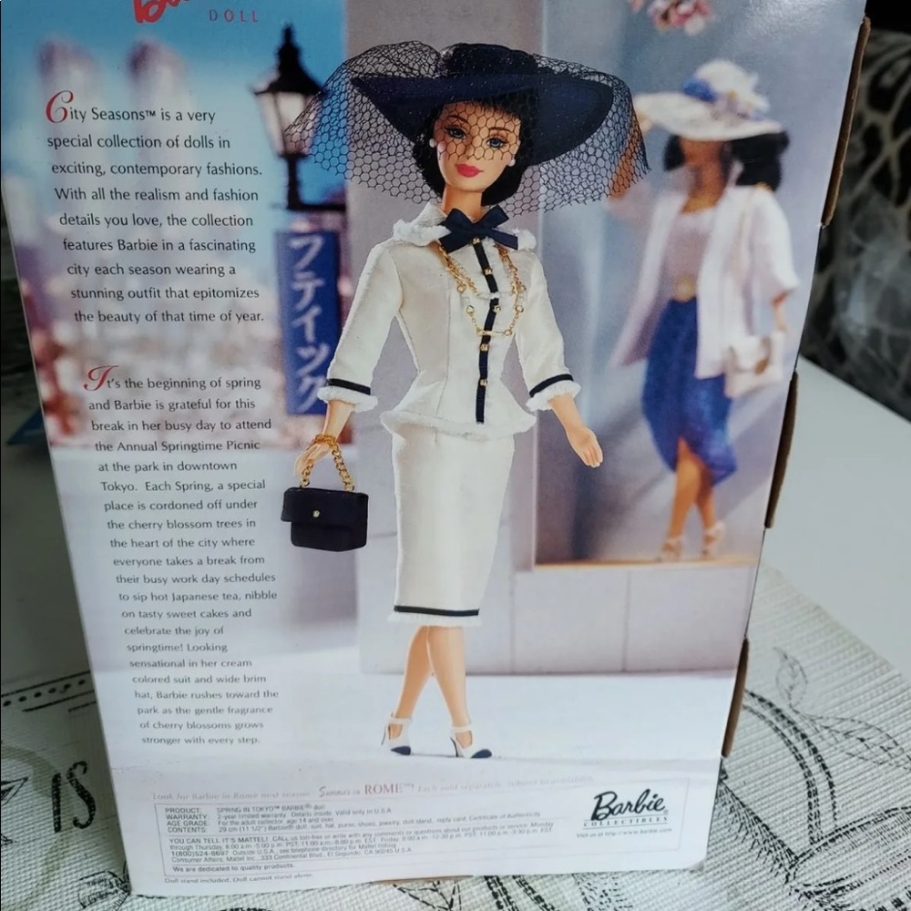 City Seasons Collection: Spring in Tokyo Barbie - Picture 10 of 12